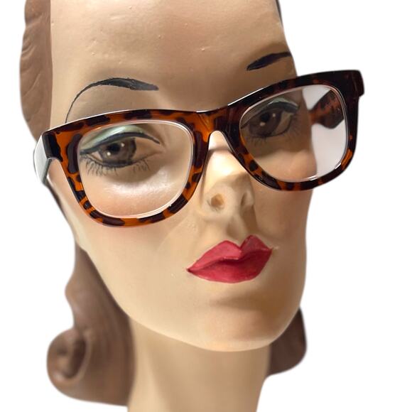 Betsey Johnson +2.00 Reading Glasses Readers Square Tortoise Shell Frame - Picture 1 of 4